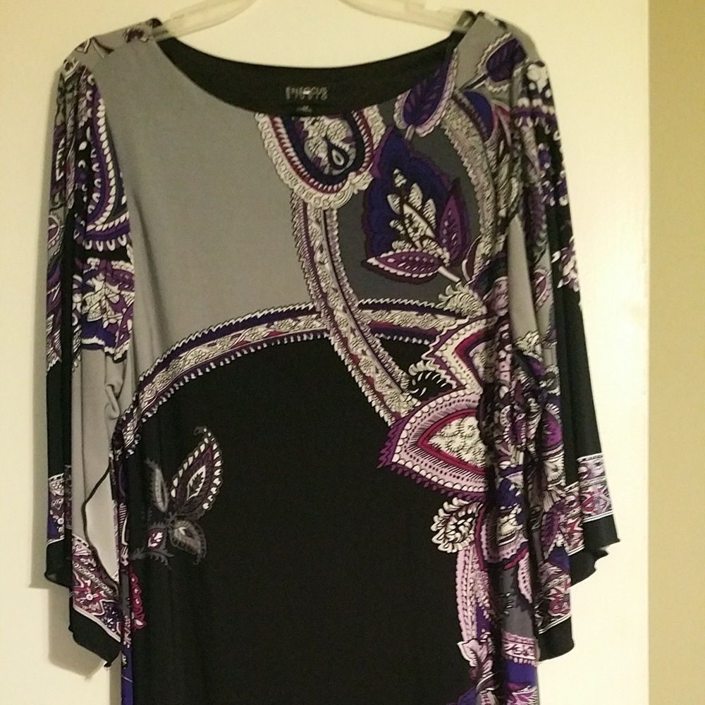 Beautiful black print dress Just above the knees